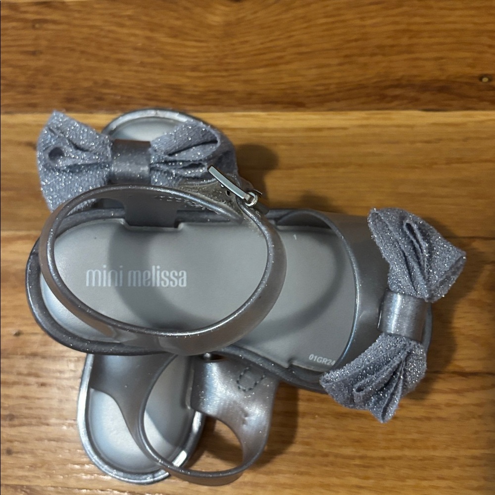 Mini Melissa Chic Silver Kids' Sandals with Bow - Picture 2 of 3